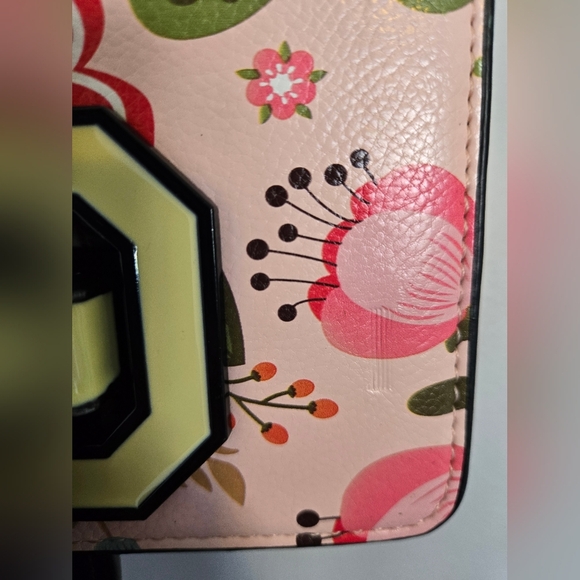 Vintage-Inspired Carnete Pastel Pink Floral Vegan Small Crossbody Purse - Picture 8 of 11